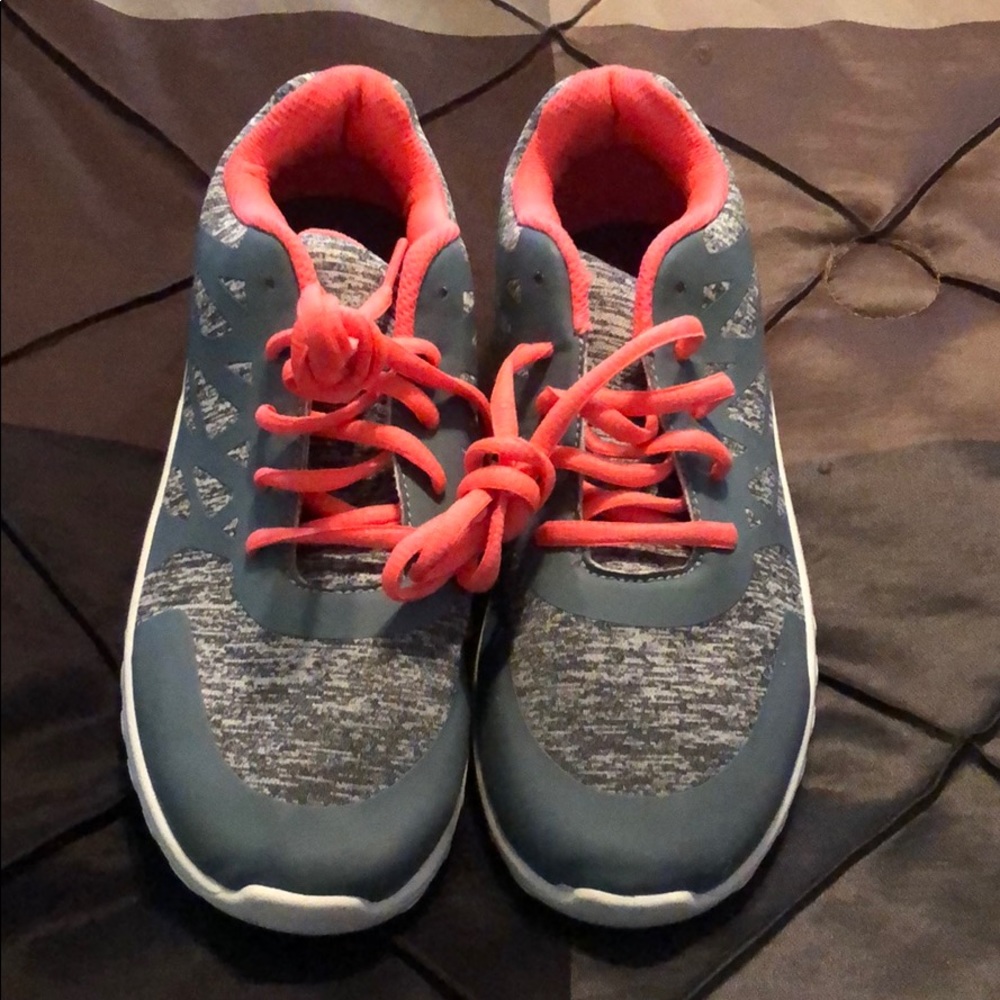 Ladies Athletic Shoes